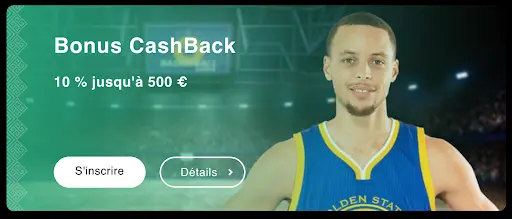 Joueur de basketball en maillot bleu avec l’offre Bonus CashBack jusqu’à 500 €.